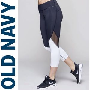 Women’s Old Navy Color Block Mesh Panel Capri Leggings. Size XS, Black & Grey